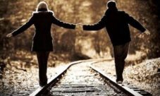 ¿Buscar el amor o esperar a que llegue solo?