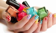 ¿El esmalte de uñas causa problemas en el embarazo?