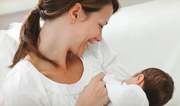 Amamantar a un bebé influye en su comportamiento